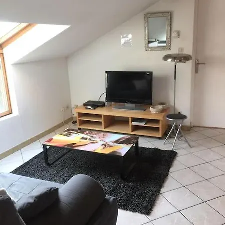 Three Bedroom Modern Apartment By Luton Airport And Luton Station Exterior photo
