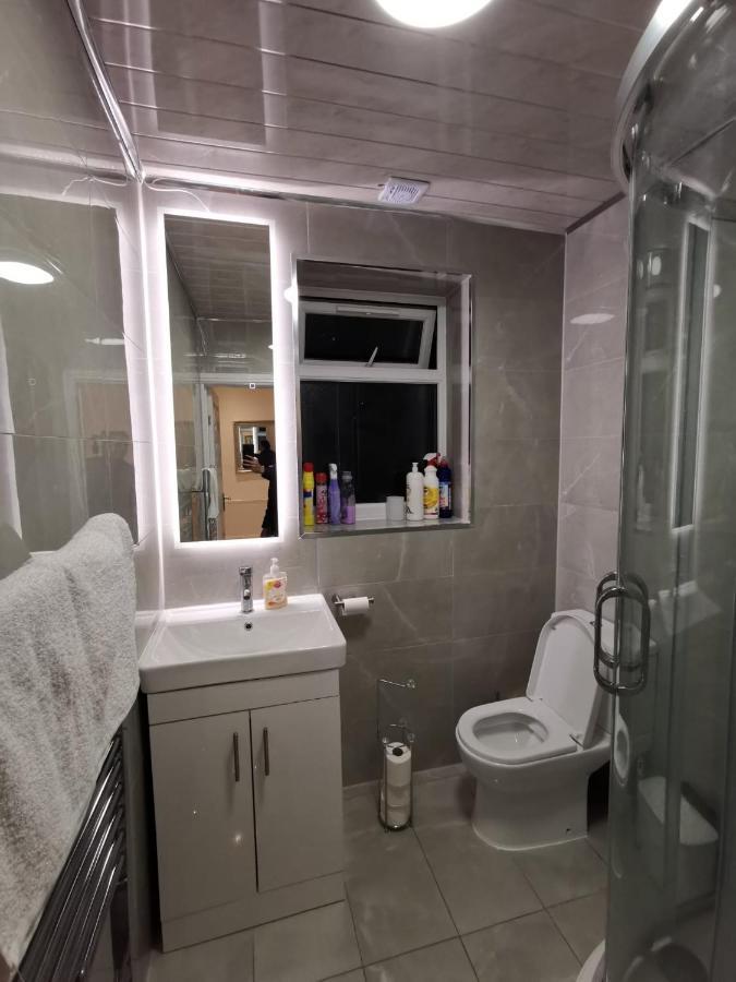 Three Bedroom Modern By Luton Airport And Luton Station * Luton (Bedfordshire)