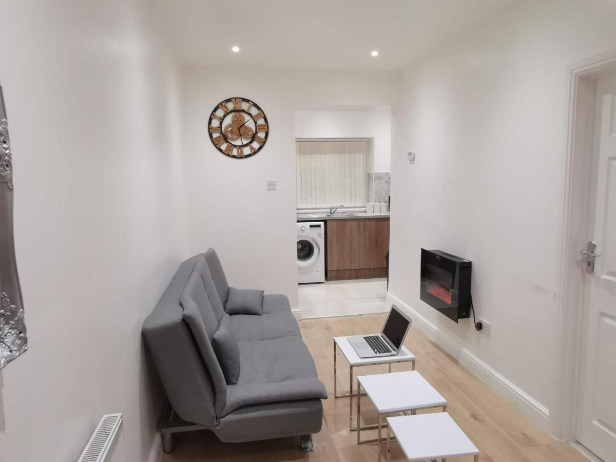 Apartment Three Bedroom Modern By Luton Airport And Luton Station